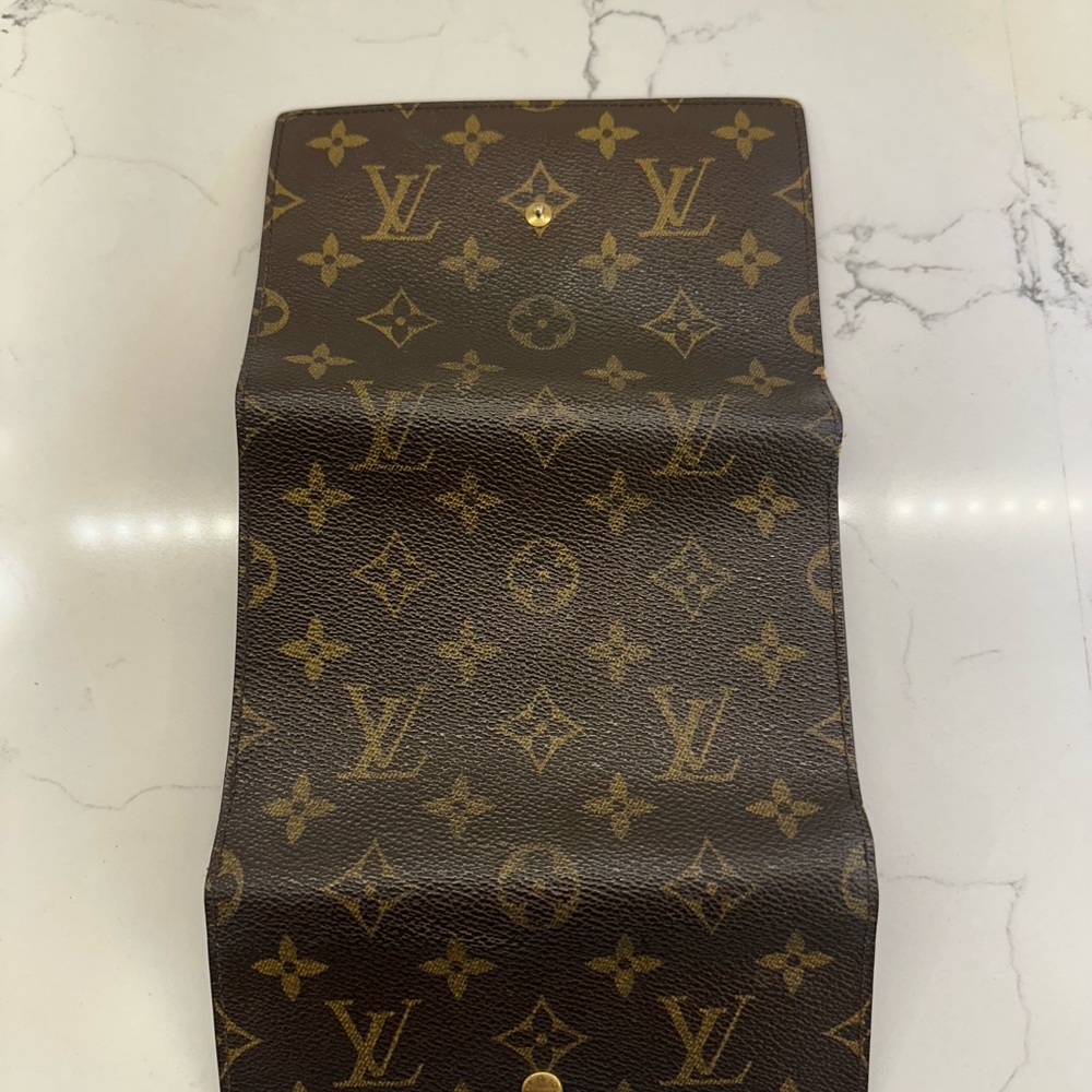 Louis Vuitton Brown and Gold Monogram Clutch - Picture 7 of 14